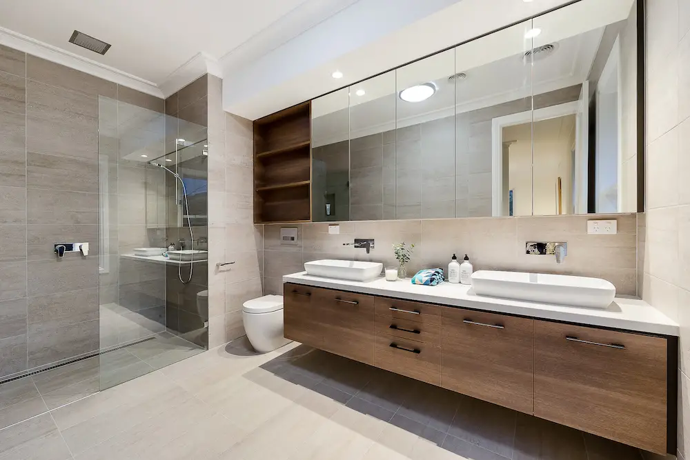 Astuces astucieuses d’organisation de la salle de bains